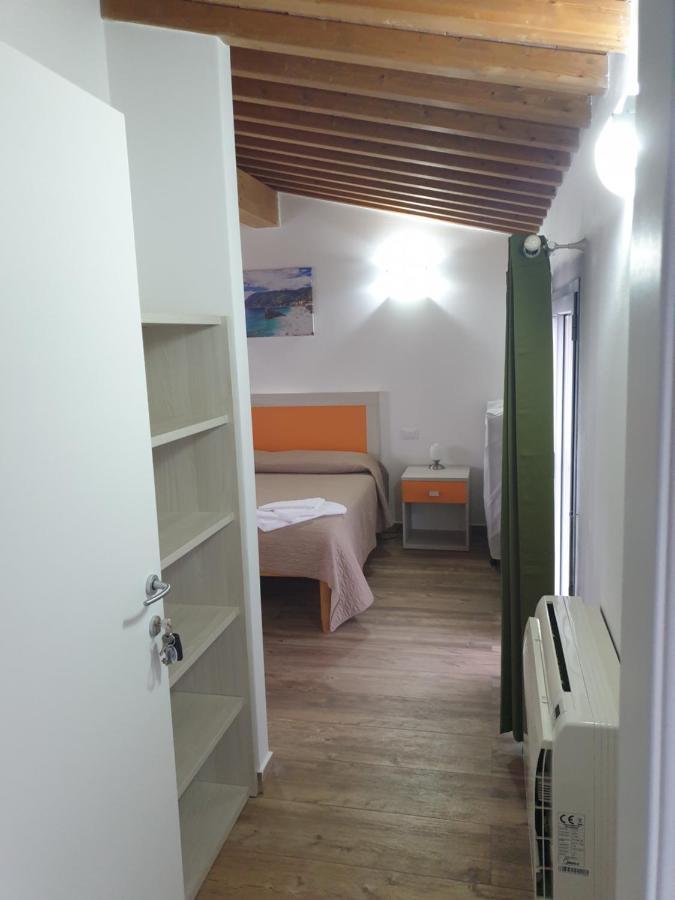 Ca Thomas Hotel Castelnuovo Magra Szoba fotó