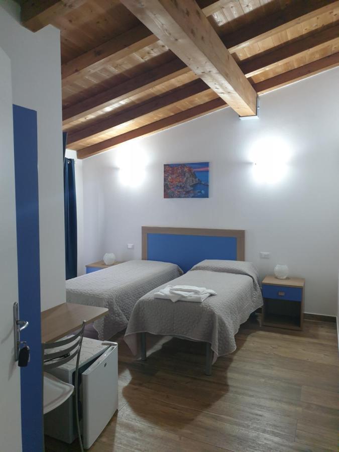 Ca Thomas Hotel Castelnuovo Magra Szoba fotó
