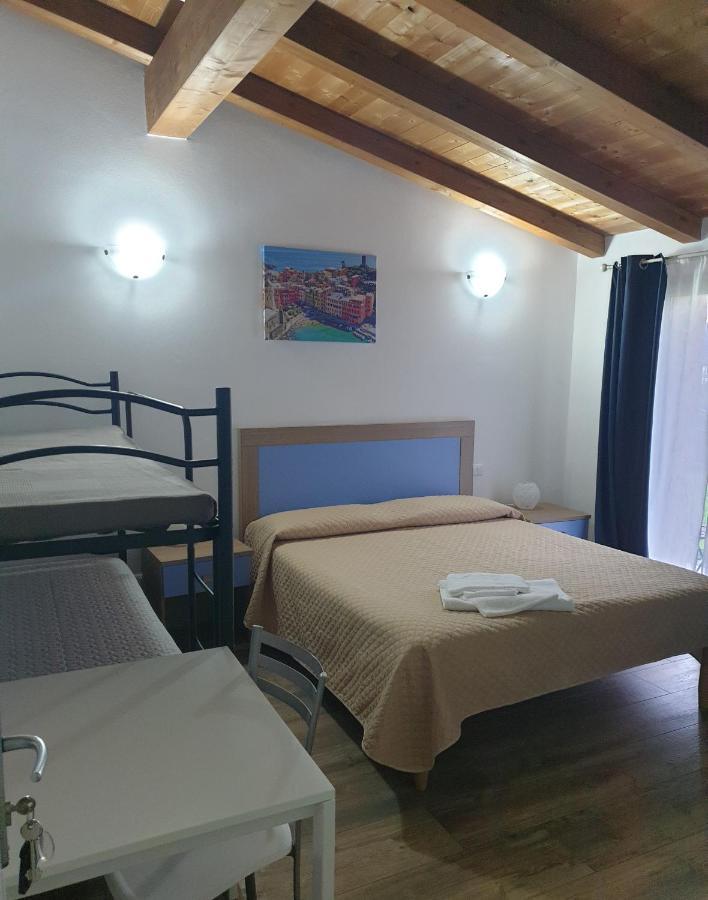 Ca Thomas Hotel Castelnuovo Magra Szoba fotó